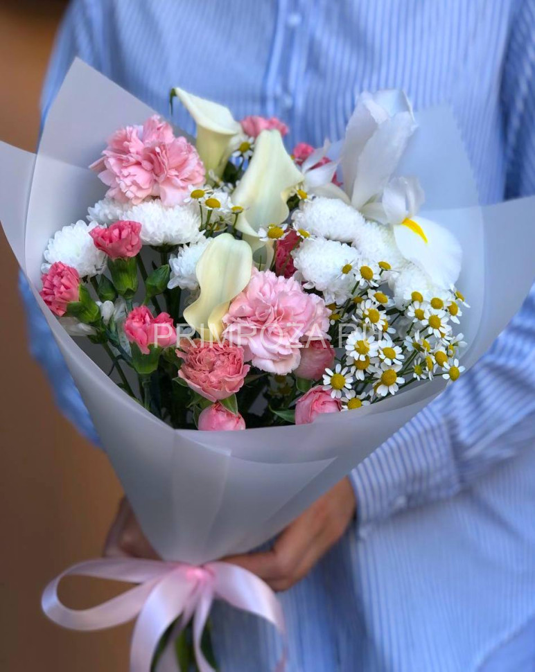 Цветы c доставкой во Владивостоке <br>Букет- ассорти с каллами #6112 