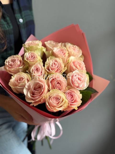 Букет из 15 пудровых роз 