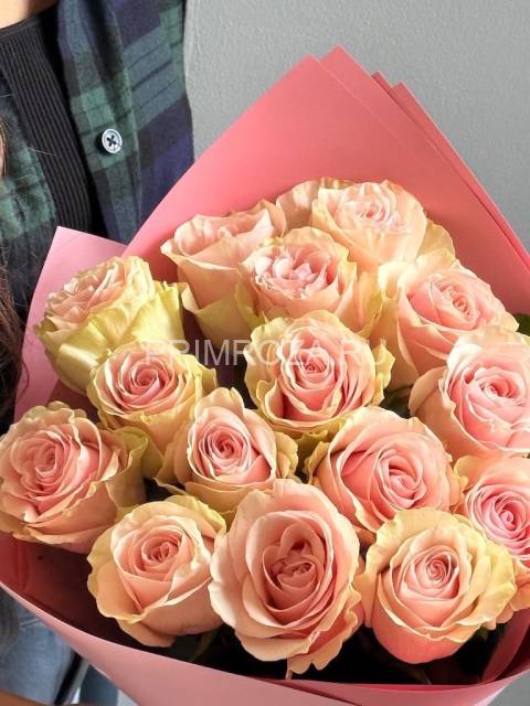 Букет из 15 пудровых роз 