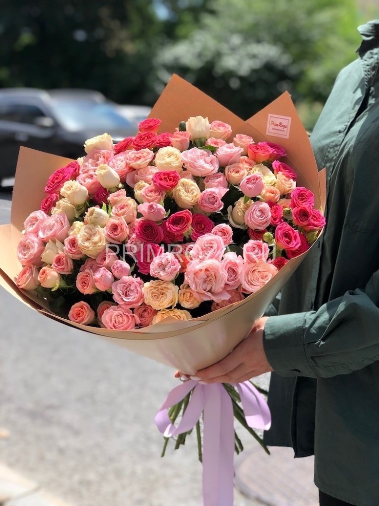 Букет из 25 кустовых роз #R0056