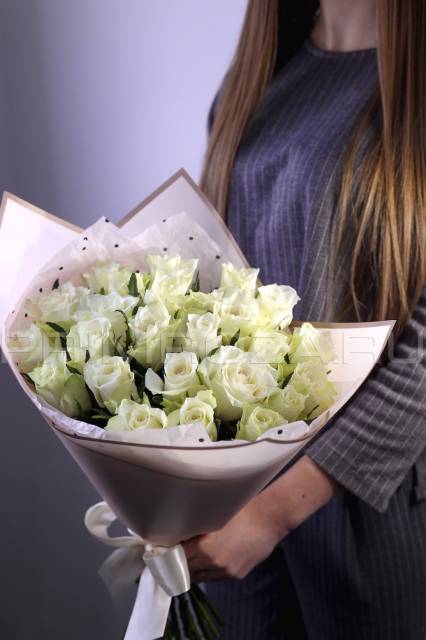 Букет белых голландских роз 