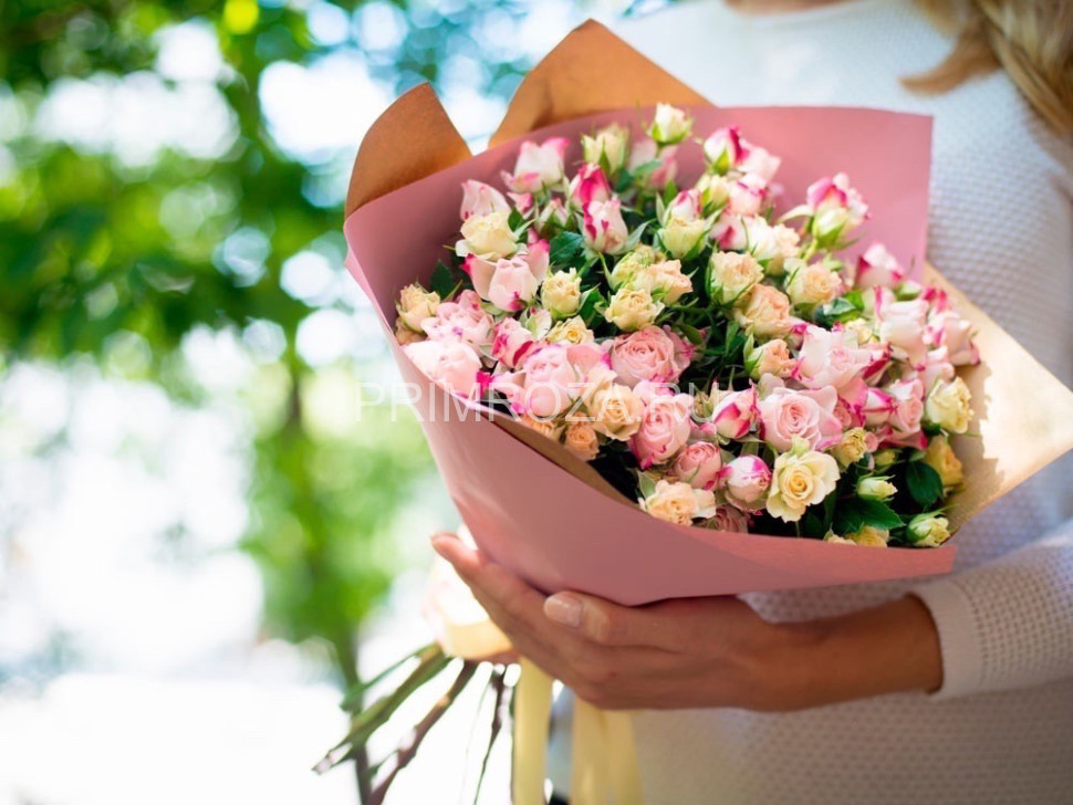 Букет из 15 кустовых роз 