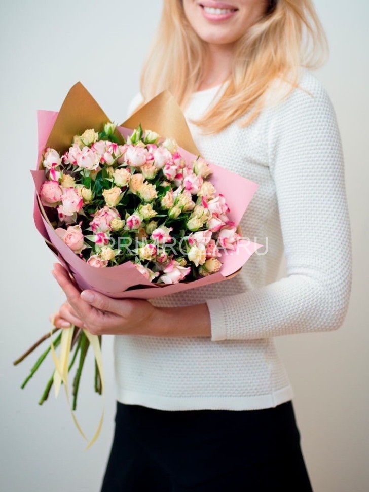 Букет из 15 кустовых роз 