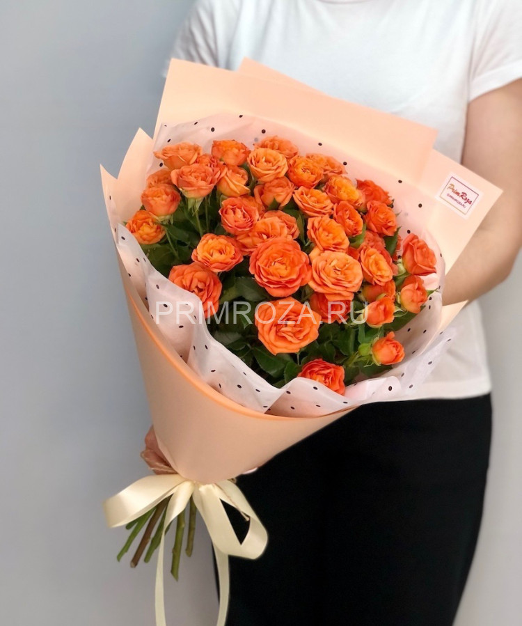 Букет из оранжевых кустовых роз