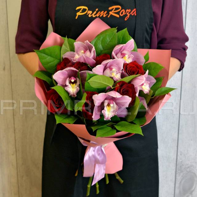Букет из роз с орхидеями 