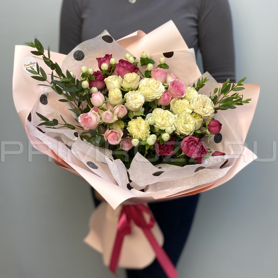 Букет из кустовой розы и гиперикума #R54323 доставка во Владивостоке фото 1 — Primroza