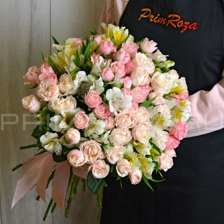 Букет из кустовых роз