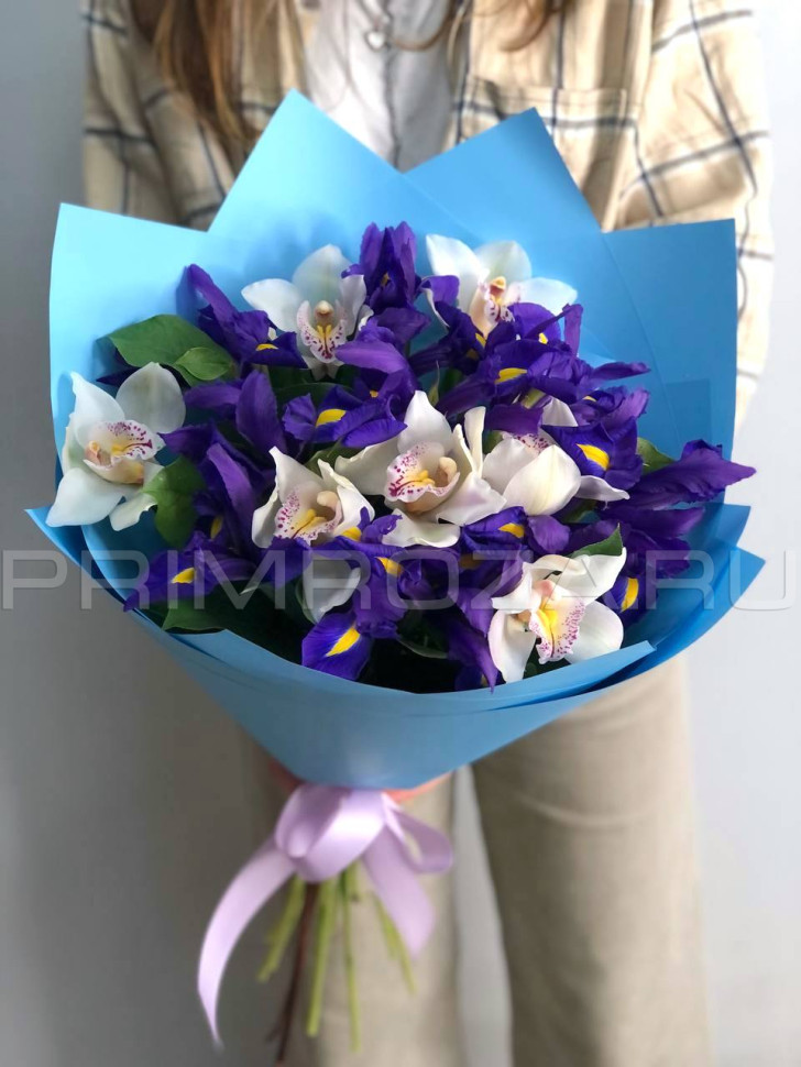 Цветы c доставкой во Владивостоке <br>Сборный букет с ирисами и орхидеей #А1478 