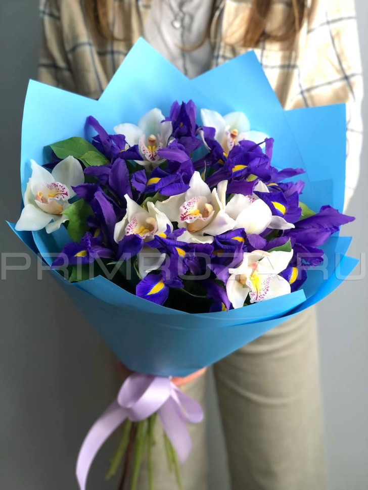 Цветы c доставкой во Владивостоке <br>Сборный букет с ирисами и орхидеей #А1478 