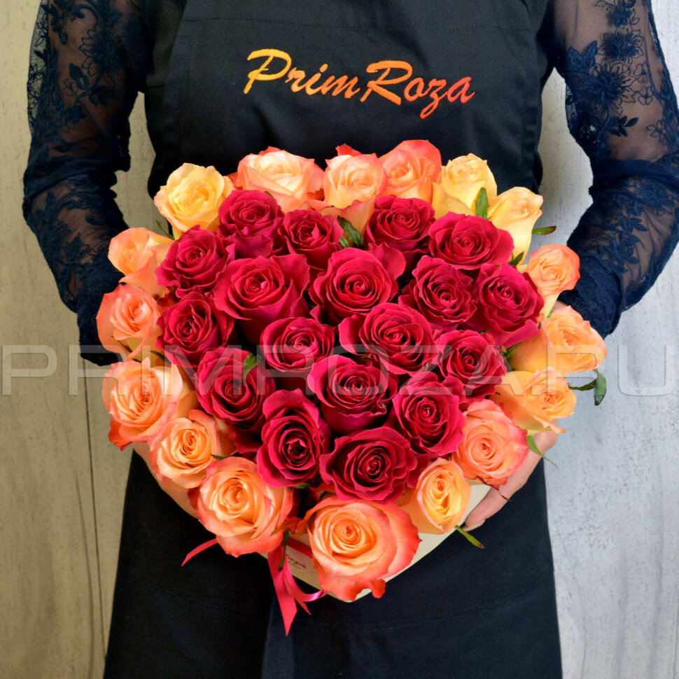 Сборный букет из роз в декоративной коробке # R 1402 доставка во Владивостоке фото 1 — Primroza