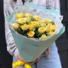 Букет из 5 лимонных кустовых роз