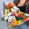 Яркий летний букет с кустовыми розами и хризантемой #7331
