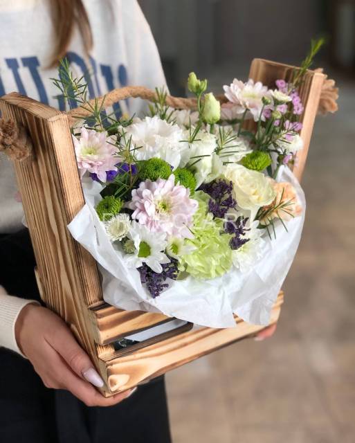 Сборный букет в декоративном ящике  #A1551