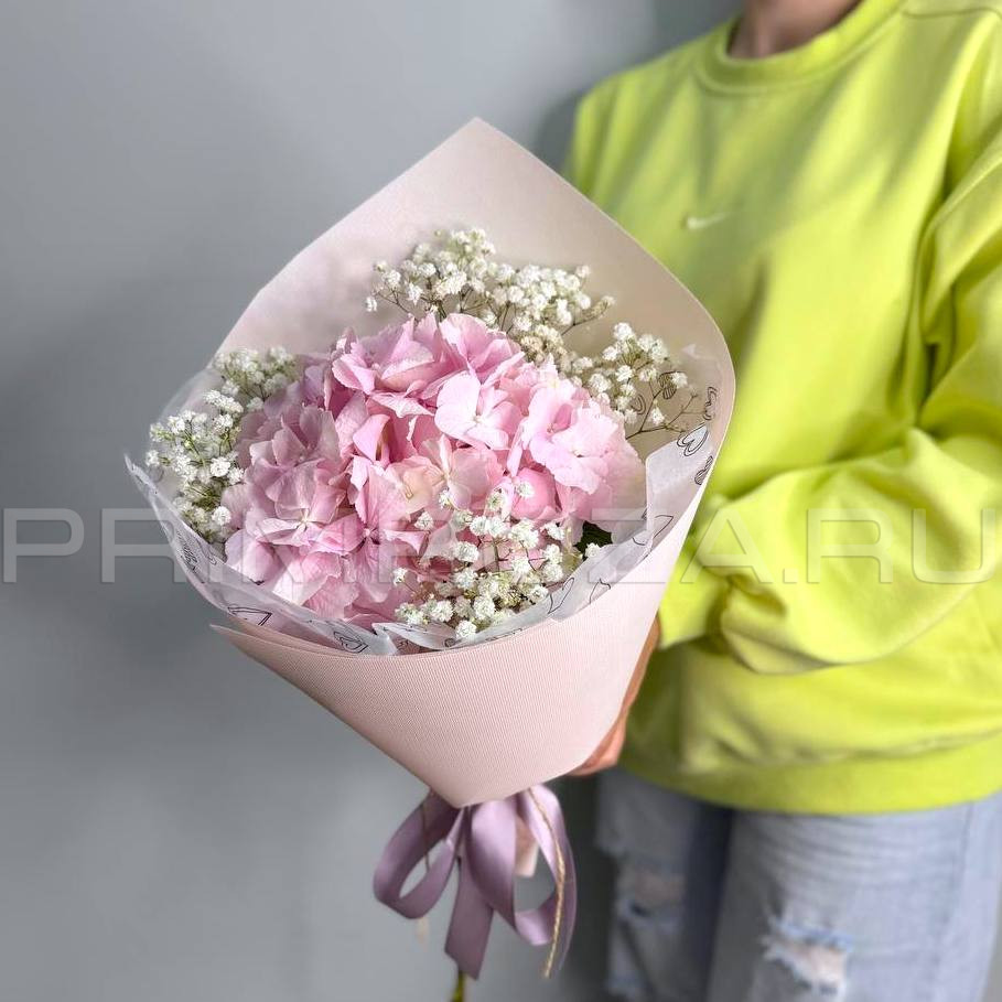 Цветы c доставкой во Владивостоке <br>Букет из гортензии и гипсофилы 