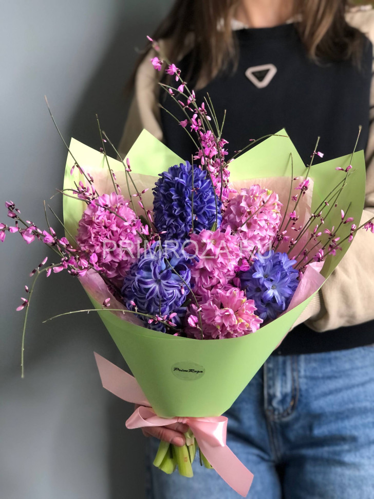 Цветы c доставкой во Владивостоке <br>Букет комплимент с гиацинтами #2414 