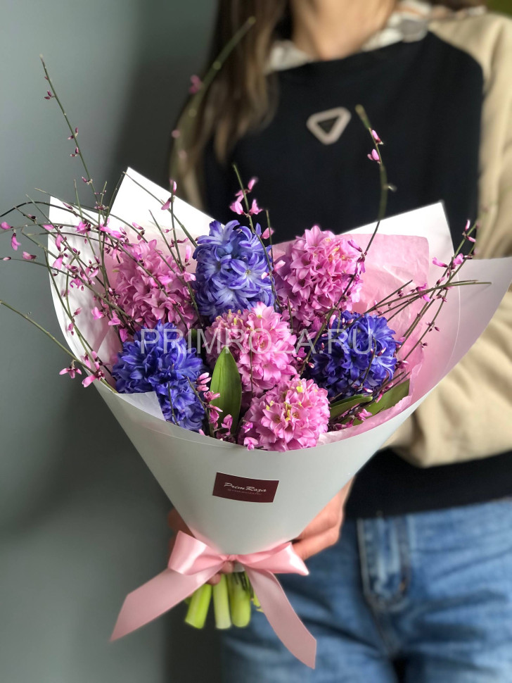Цветы c доставкой во Владивостоке <br>Букет комплимент с гиацинтами #2455 