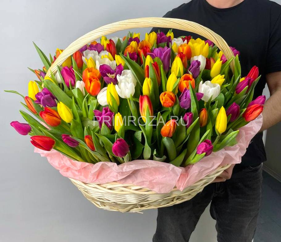 Цветы c доставкой во Владивостоке <br>#M020 Корзина из 101 тюльпана   
