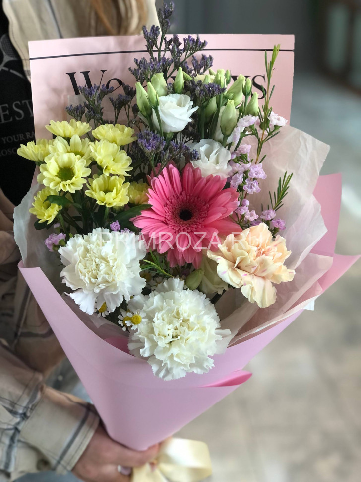 Цветы c доставкой во Владивостоке <br>Сборный букет с герберой #6841 