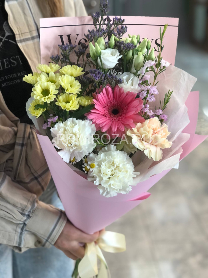 Цветы c доставкой во Владивостоке <br>Сборный букет с герберой #6841 