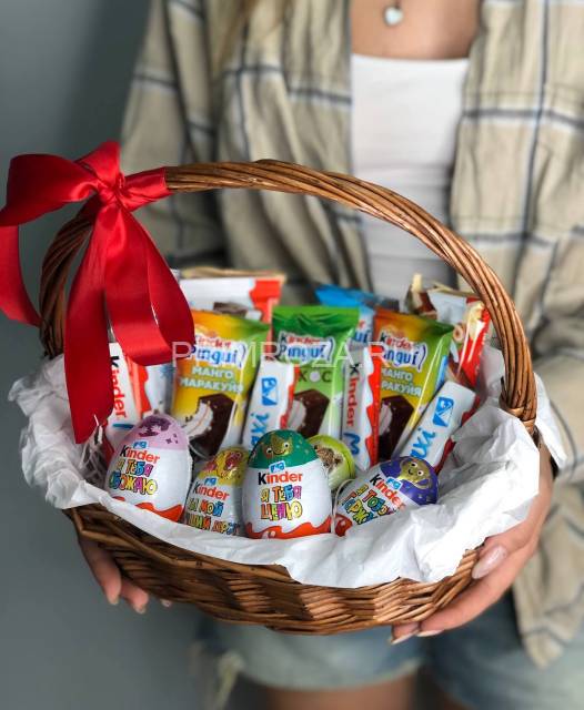 Корзина с киндерами