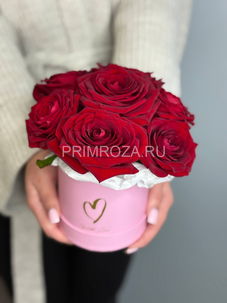 Цветы c доставкой во Владивостоке <br>Композиция из 7 красных роз  