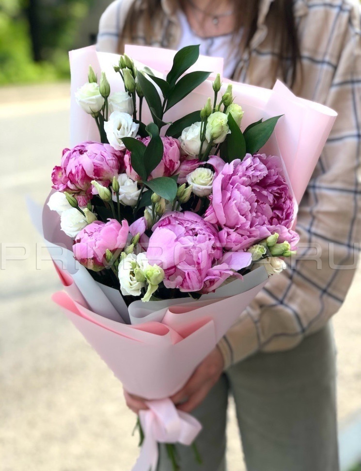 Цветы c доставкой во Владивостоке <br>Сборный букет с пионами #A7303 