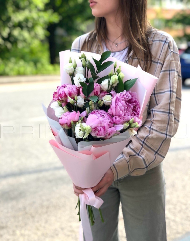 Цветы c доставкой во Владивостоке <br>Сборный букет с пионами #A7303 