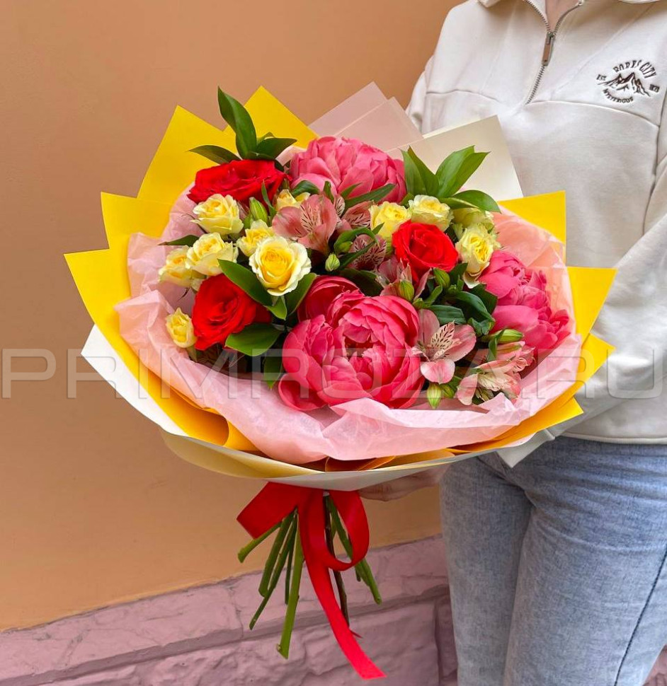 Цветы c доставкой во Владивостоке <br>Сборный букет с пионами#А12125