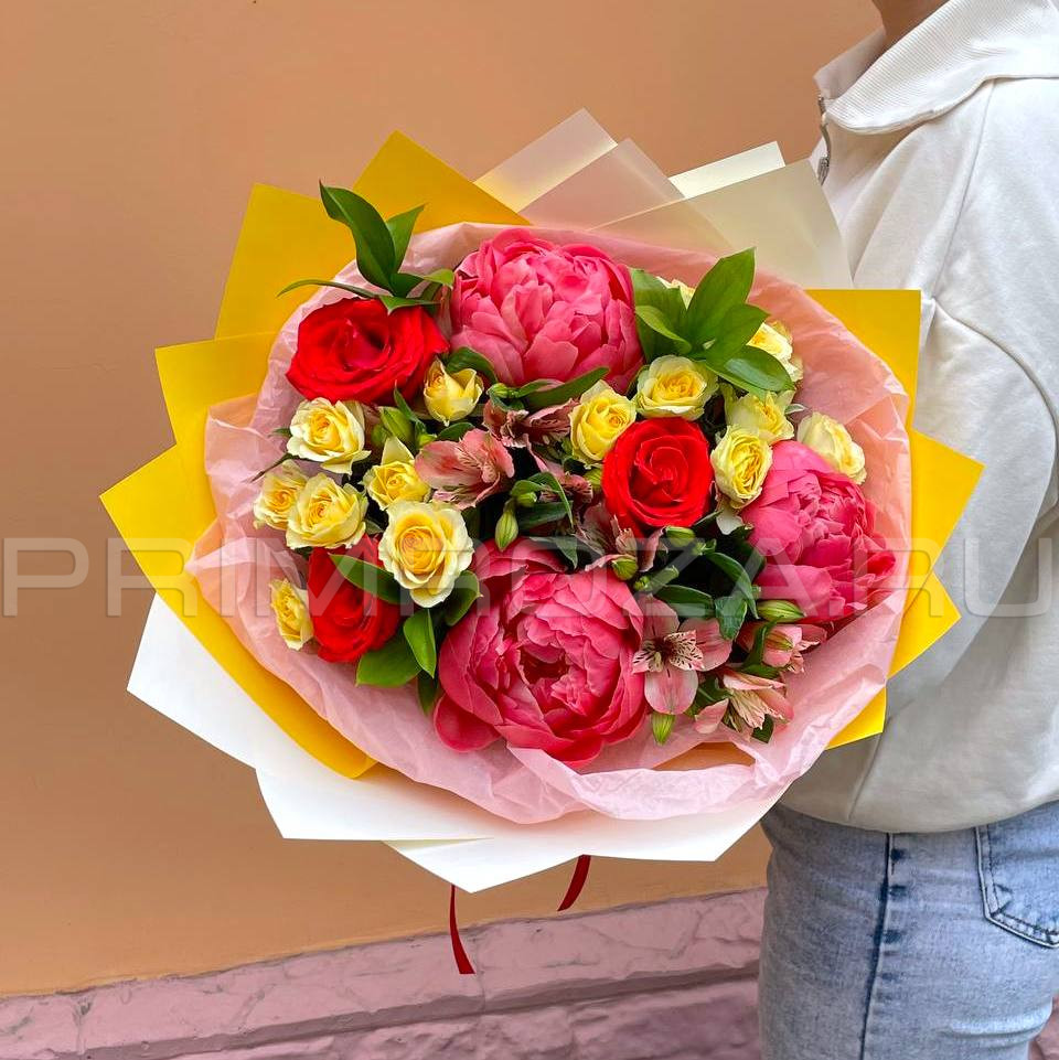 Цветы c доставкой во Владивостоке <br>Сборный букет с пионами#А12125