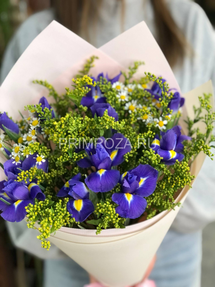 Цветы c доставкой во Владивостоке <br>Сборный букет с ирисами #A5057 