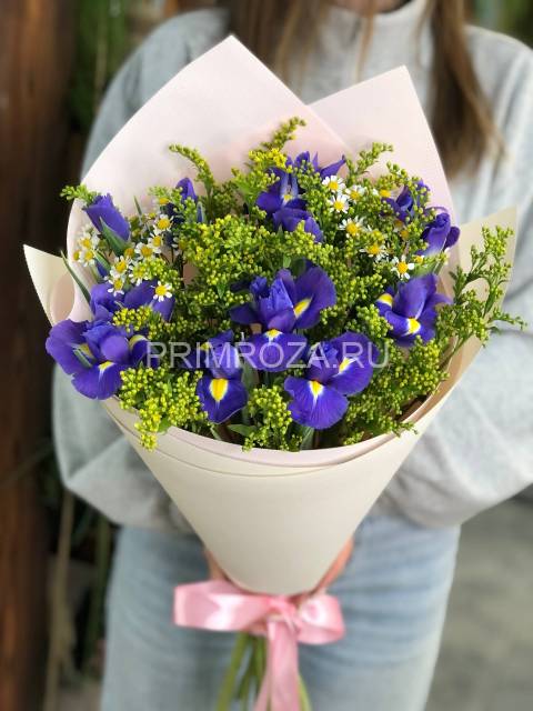 Сборный букет с ирисами #A5057