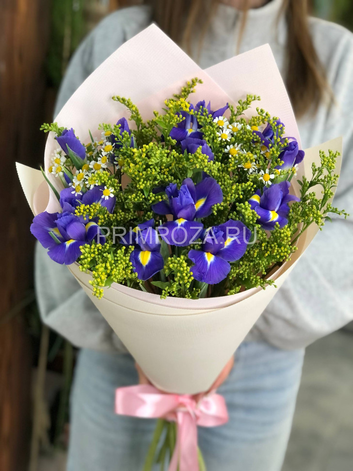 Цветы c доставкой во Владивостоке <br>Сборный букет с ирисами #A5057 