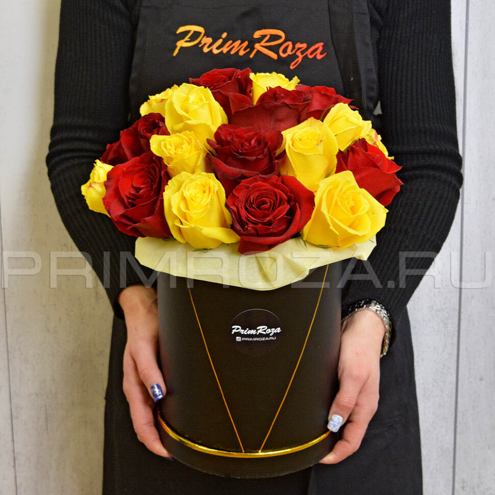 Букет из роз в шляпной коробке #R00602 доставка во Владивостоке фото 1 — Primroza