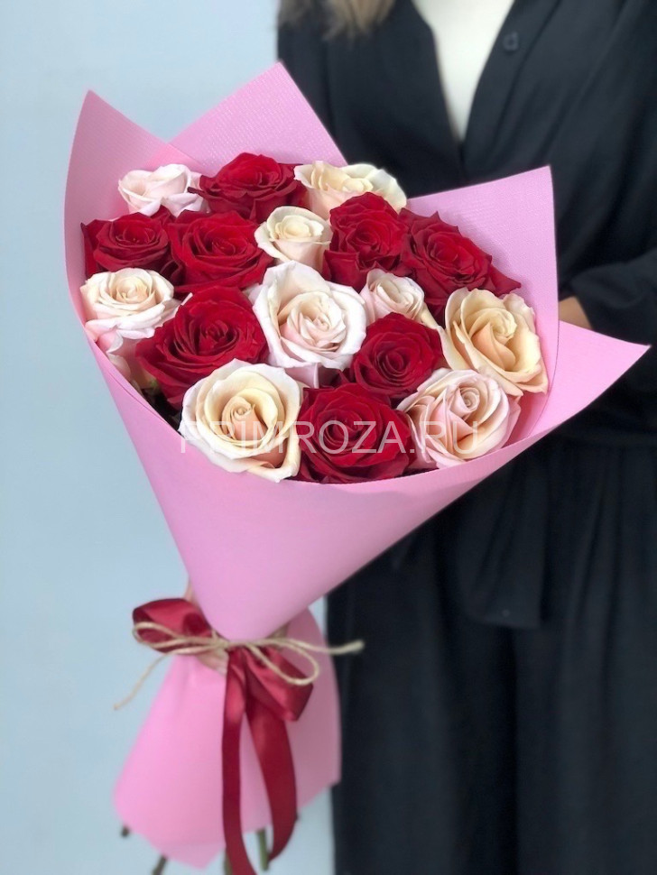Цветы c доставкой во Владивостоке <br>Букет из красных и пыльно-розовых роз #7350 