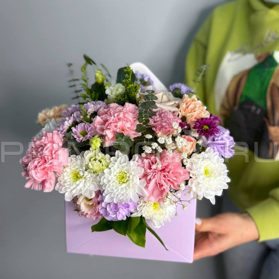 Цветы c доставкой во Владивостоке <br>Сборный букет в декоративном конверте #M6144