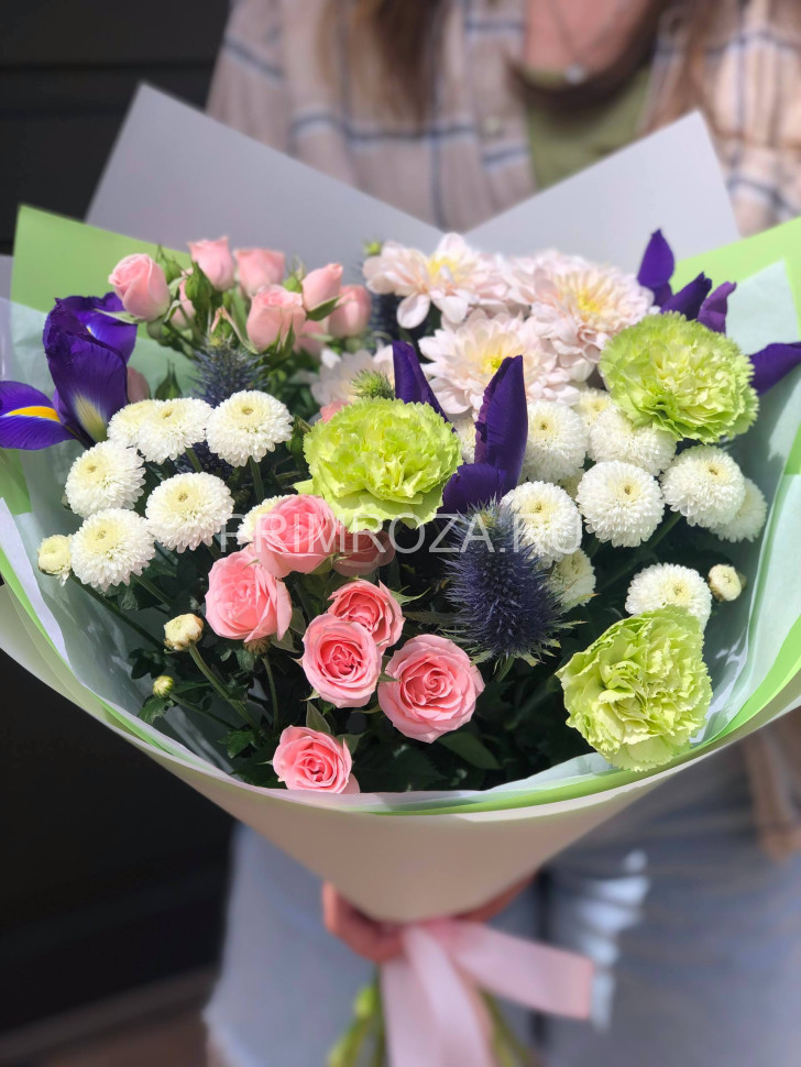 Цветы c доставкой во Владивостоке <br>Сборный букет с ирисом #R0070 