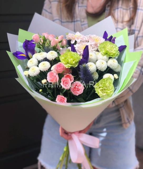 Сборный букет с ирисом #R0070