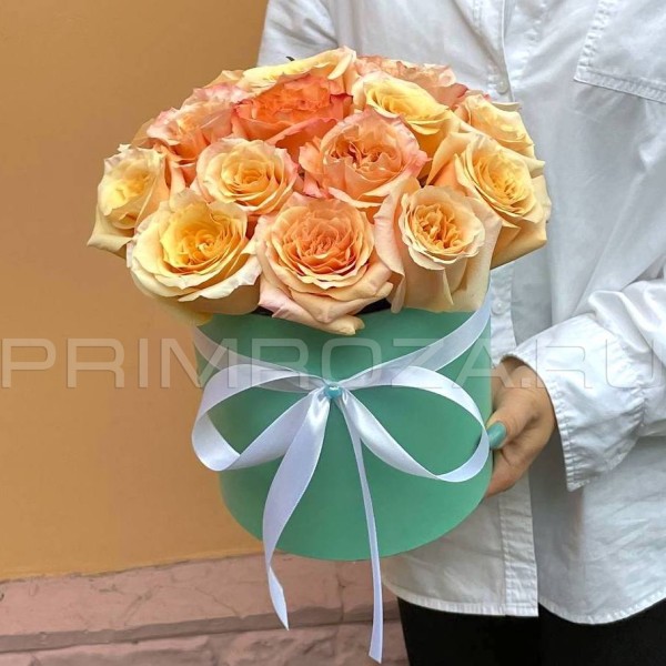 Розы в декоративной коробке #R1254