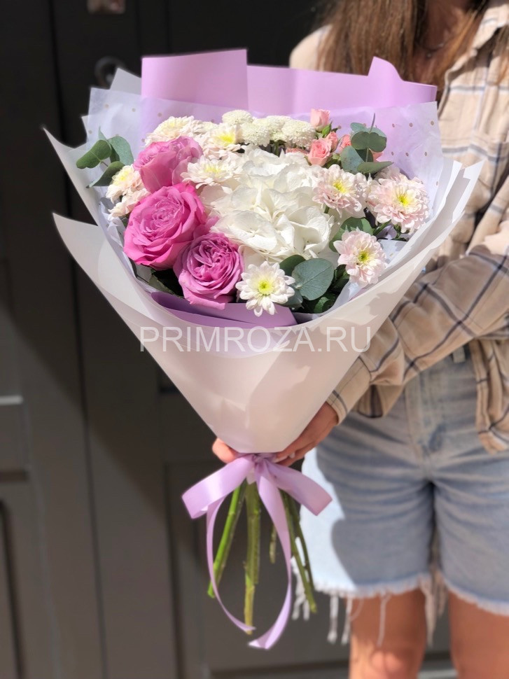 Цветы c доставкой во Владивостоке <br>Сборный букет с гортензией #6719