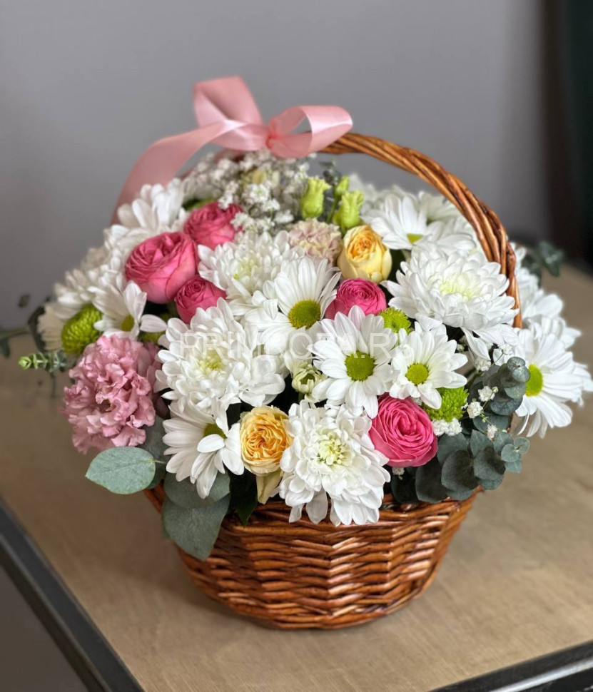 Сборный букет в декоративной корзине #A2052