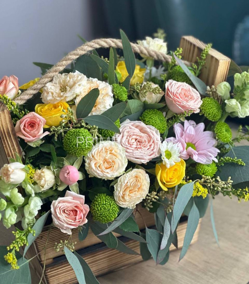 Цветы c доставкой во Владивостоке <br>Сборный букет в декоративной корзине #A2052 