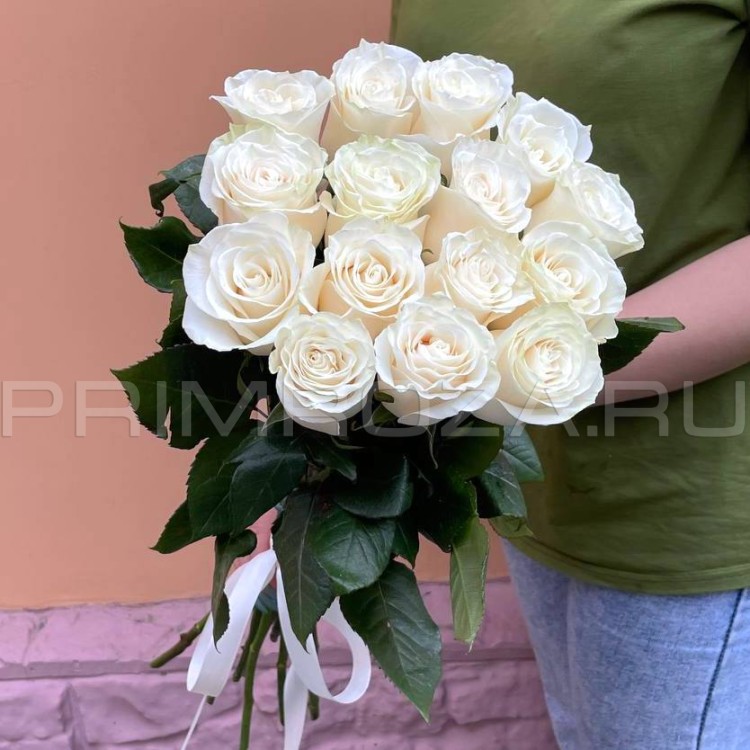 15 белых роз
