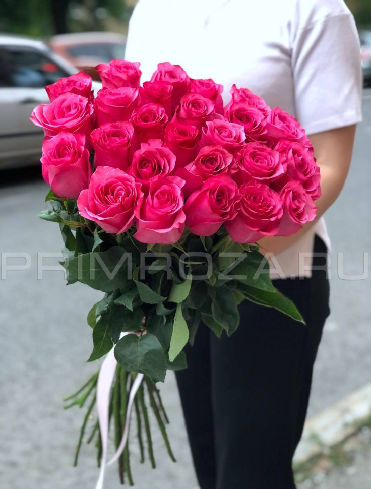 Цветы c доставкой во Владивостоке <br>Малиновые высокие розы Эквадор#R4544  