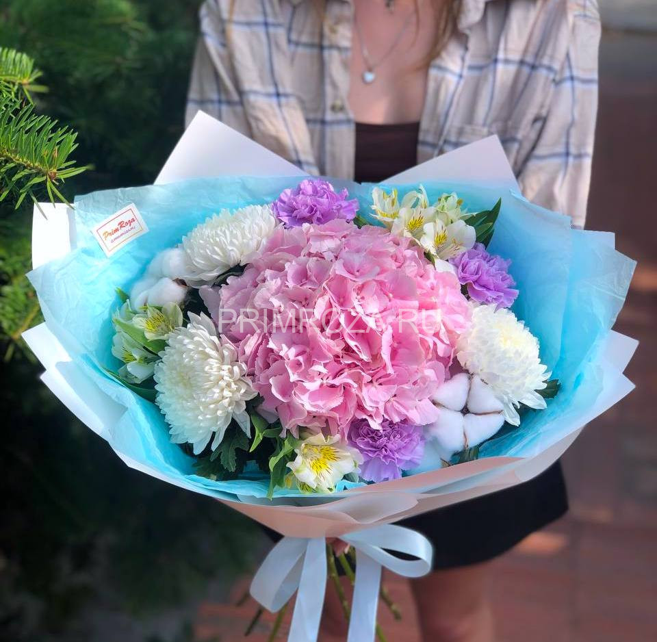 Цветы c доставкой во Владивостоке <br>Нежное ассорти с гортензией #R0914 