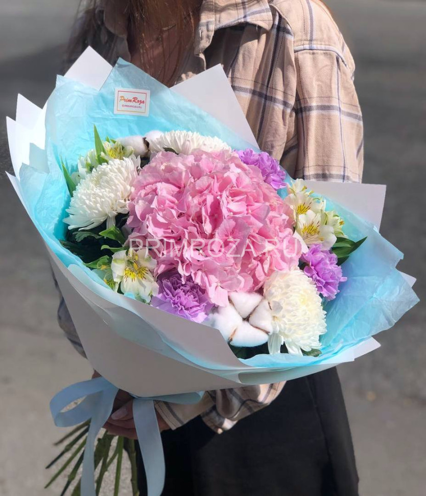 Цветы c доставкой во Владивостоке <br>Нежное ассорти с гортензией #R0914 