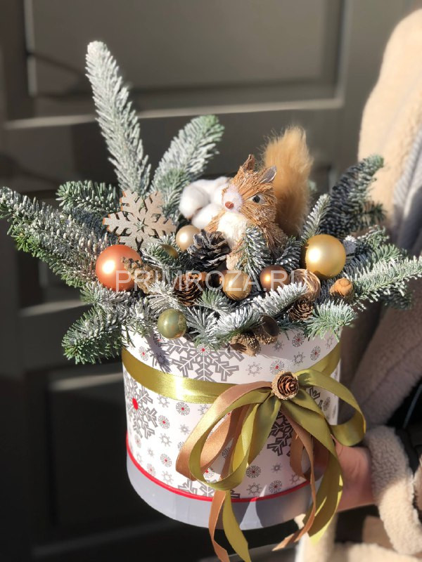 Цветы c доставкой во Владивостоке <br>Новогодняя композиция в декоративной коробке #NY0621