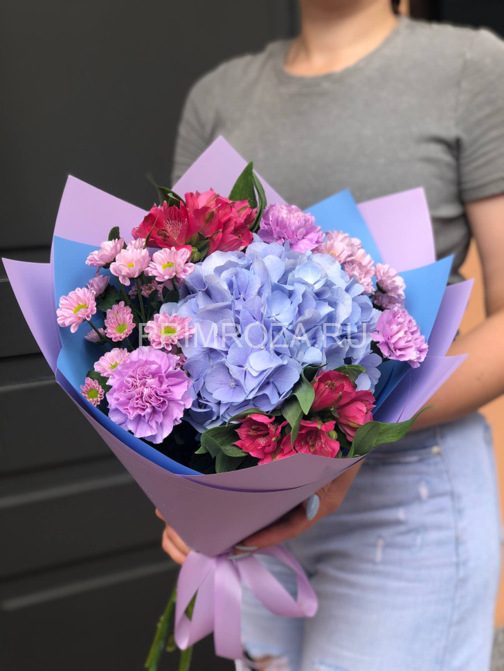 Цветы c доставкой во Владивостоке <br>Букет с голубой гортензией #G0050 