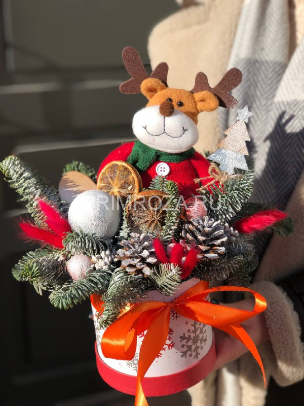 Цветы c доставкой во Владивостоке <br>Новогодняя композиция в декоративной коробке #NY0623 