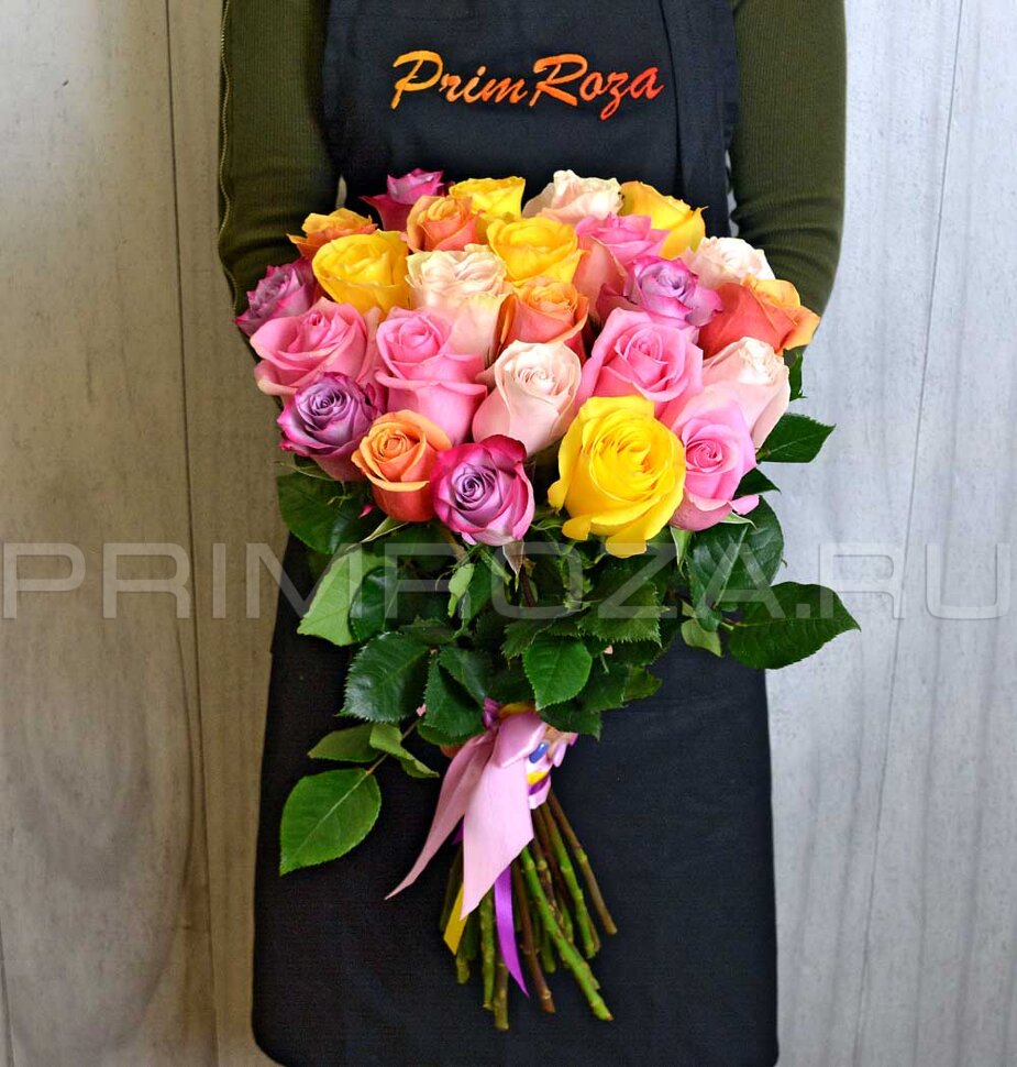 Букет разноцветных роз  #V095  доставка во Владивостоке фото 1 — Primroza